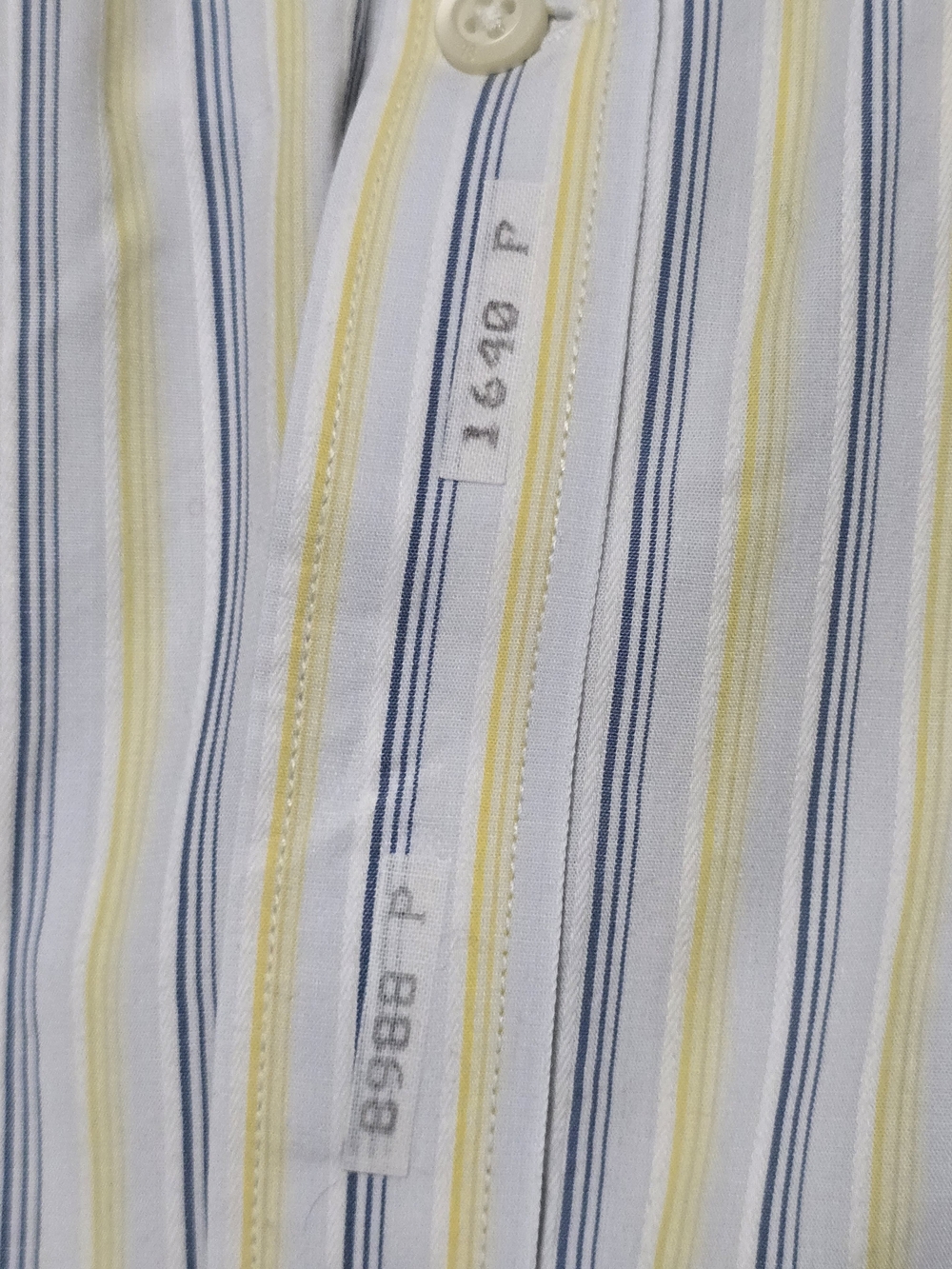 Men's Banana Repubic Classic Button-Down Shirt - Picture 6 of 6